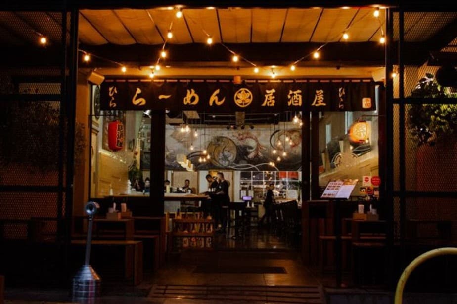 Izakaya: descubra os bares japoneses de tapas, sake e boa companhia