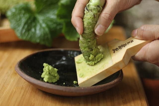 Wasabi: chef Roselita ensina a dose certa no sushi e evita o choque nasal