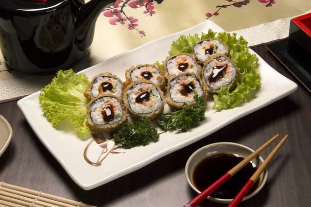 Food truck Nagoya traz sushi fresco e hot rolls crocantes direto ao seu bairro