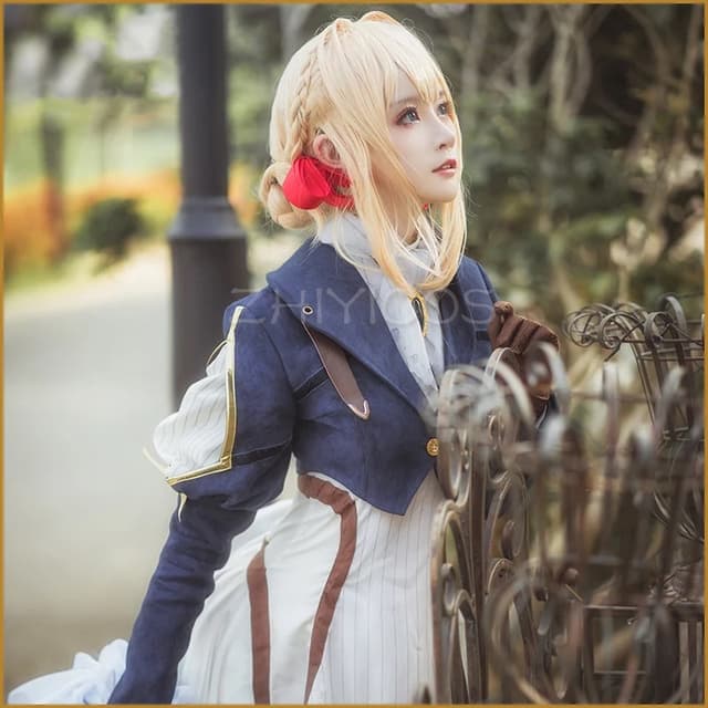 Violet Evergarden ganha vida em fotos de cosplayer tiradas pelo irmão