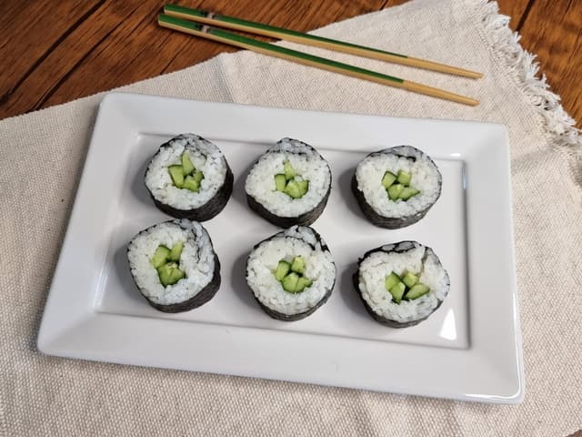Hosomaki de pepino faz sucesso em Madrid e encanta pelos sabores frescos e crocantes