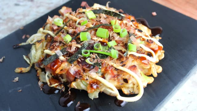 Okonomiyaki: receita japonesa e a dica essencial para alcançar o ponto perfeito