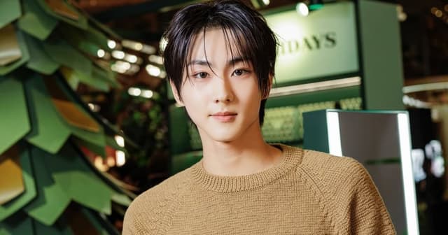 Jungwon, líder do ENHYPEN, arrasa no VogueWorld ao curtir shows de Gracie Abrams e Doja Cat