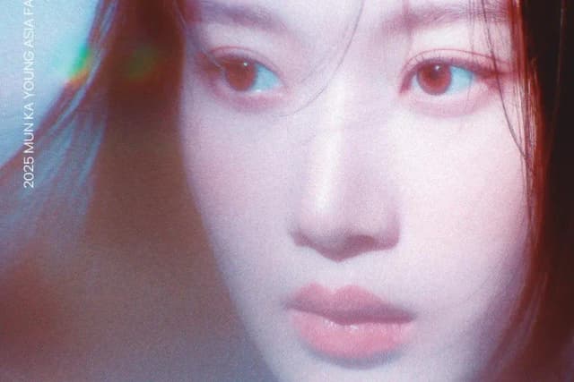 Moon Gayoung apresenta a nova peça 7325FW66 da 73HOURS no Hyundai Card BERWEEN