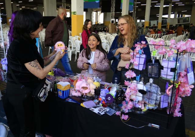 Feira Geek anima o Canoas Shopping neste sábado (17) e reúne centenas de fãs de anime e mangá