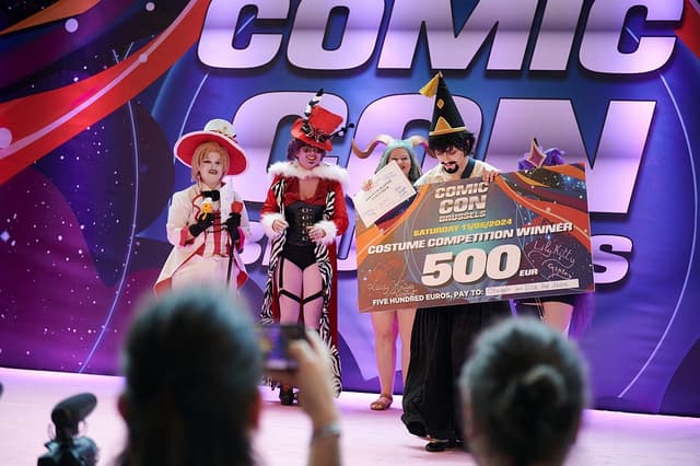 Cosplayer creepy_screamette arrasa na Comic Con Brussels como Vladimír Cauchemar