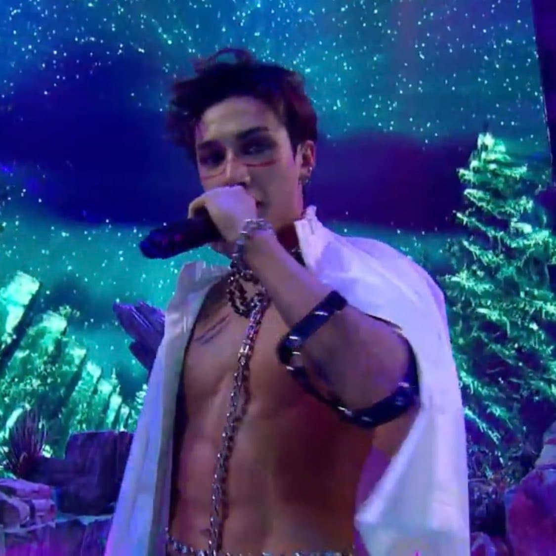 Stray Kids Hall of Fame: Bangchan sem camisa deixa fãs em êxtase