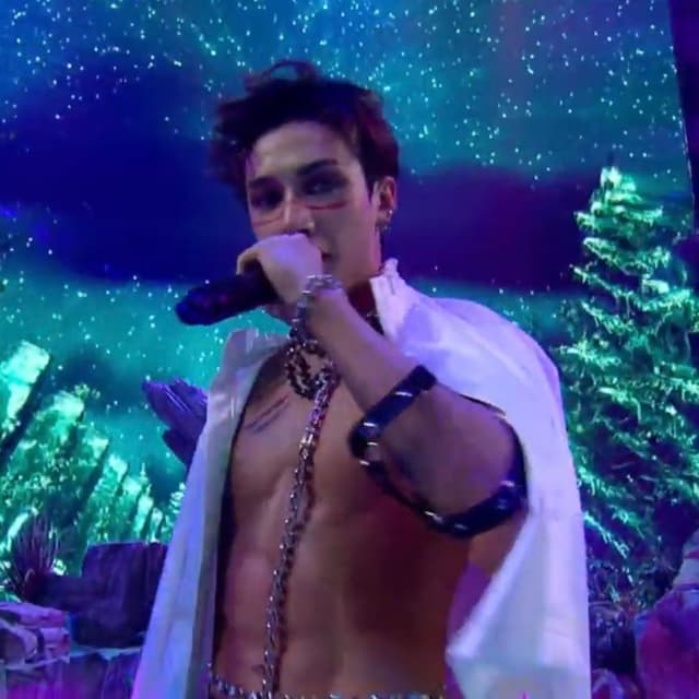 Stray Kids Hall of Fame: Bangchan sem camisa deixa fãs em êxtase