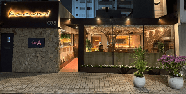 Kazumi Sushi Bar serve ramen artesanal e aceita reservas por WhatsApp em Alhaurín de la Torre