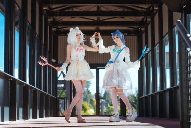 Chiikawa recebe cosplay ao vivo de Usagi e Momonga; loopdelta grava as falas sem dublagem