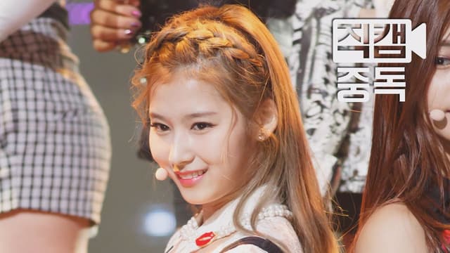 Sana da TWICE Arrasa em Vídeo ‘LIKE OOH AHH’ no Instagram