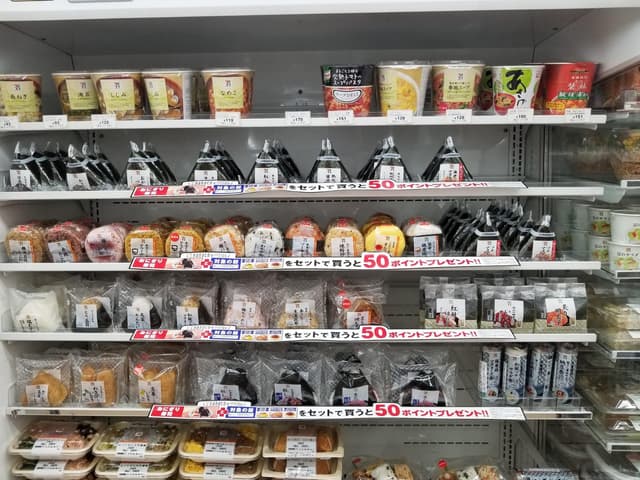 Supermercado japonês em Tóquio: vlog revela variedade de snacks e preços da comida japonesa