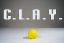 Capa de C.L.A.Y.
