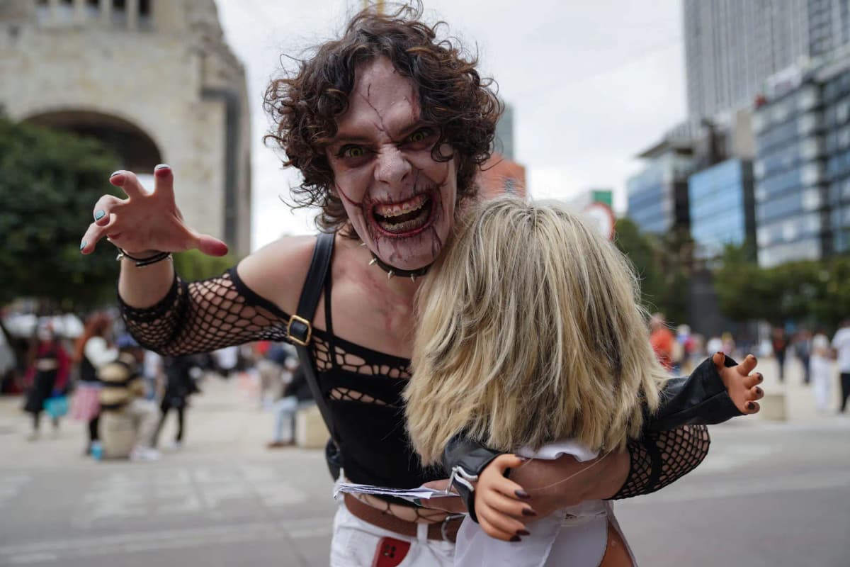 Marcha Zombie 2026 agita a Cidade do México com cosplay inspirado em The Crow