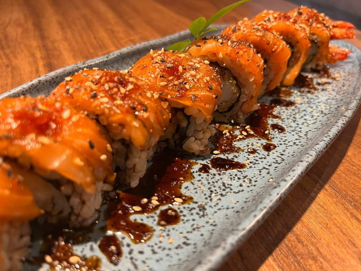 Seiji Sushi lança Makito de Camarão, sushi crocante que conquista São Miguel do Oeste