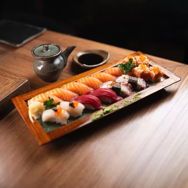 Donzo Madrid revela menu de sushi premium com sashimi de atún, hamachi e jurel real